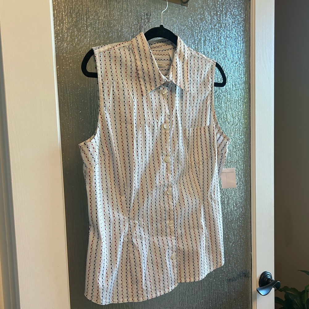 NWT Lizgolf Sleeveless Patterned Button-Up Blouse